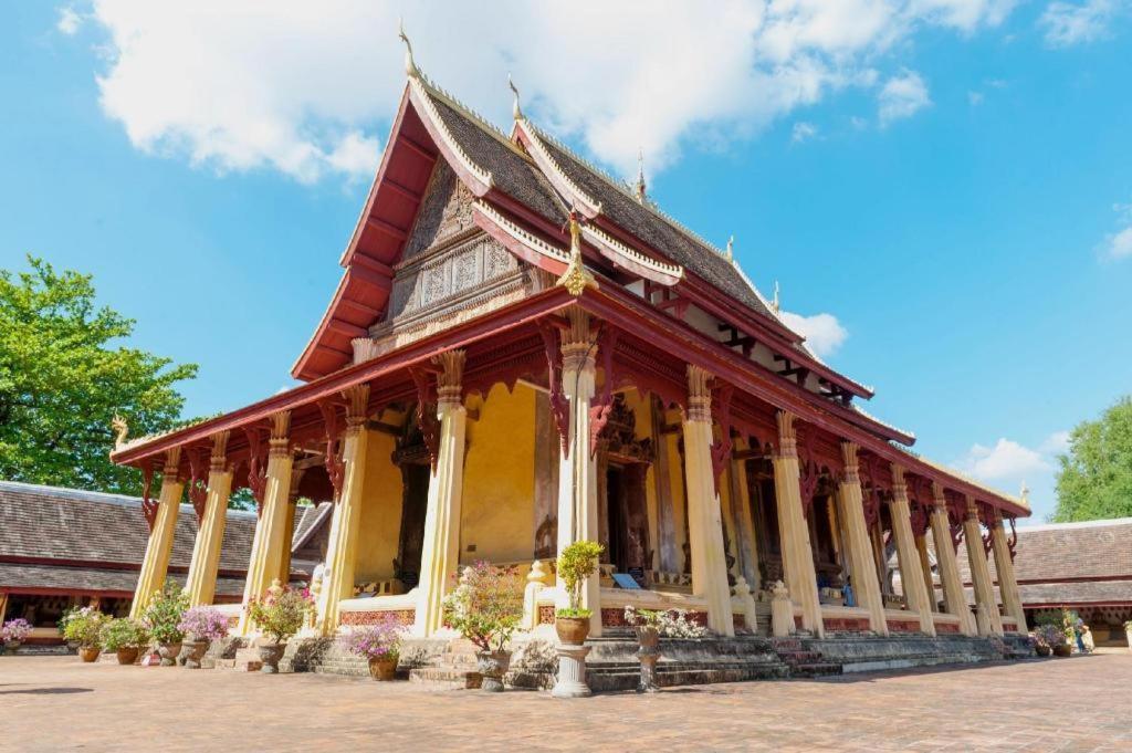 ลานิส เฮาส์ บาย เดอะ พอนด์ Hotel เวียงจันทน์ ภายนอก รูปภาพ