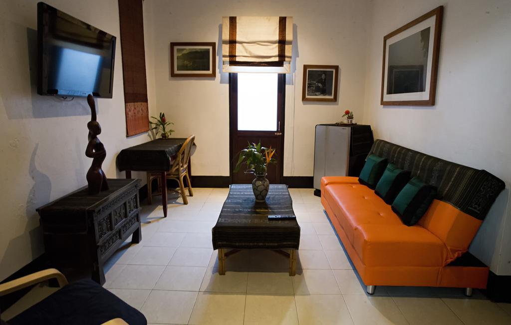 ลานิส เฮาส์ บาย เดอะ พอนด์ Hotel เวียงจันทน์ ภายนอก รูปภาพ