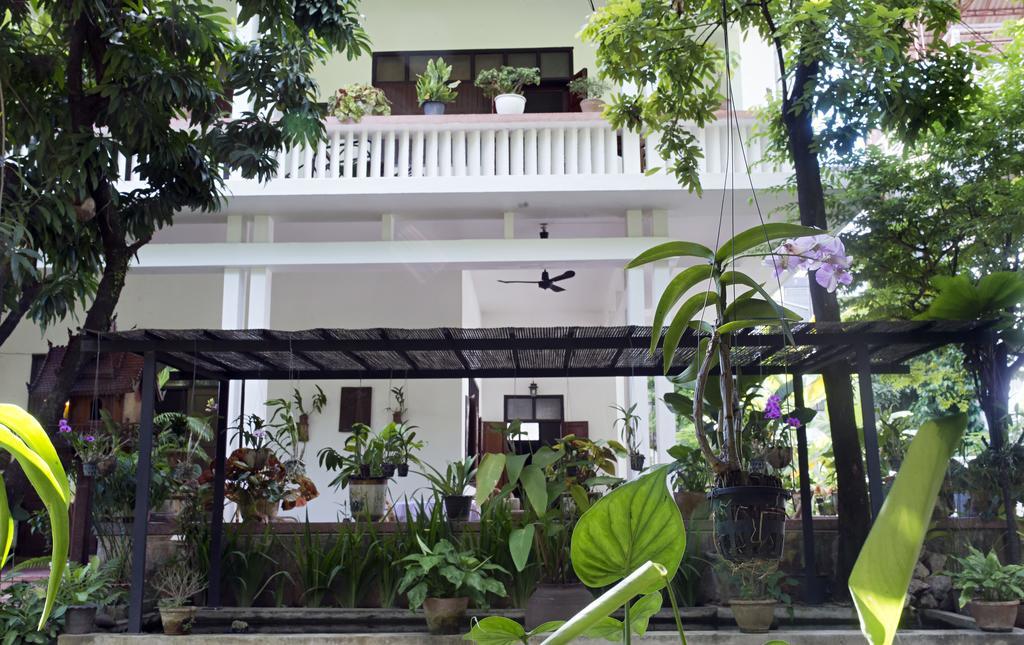 ลานิส เฮาส์ บาย เดอะ พอนด์ Hotel เวียงจันทน์ ภายนอก รูปภาพ