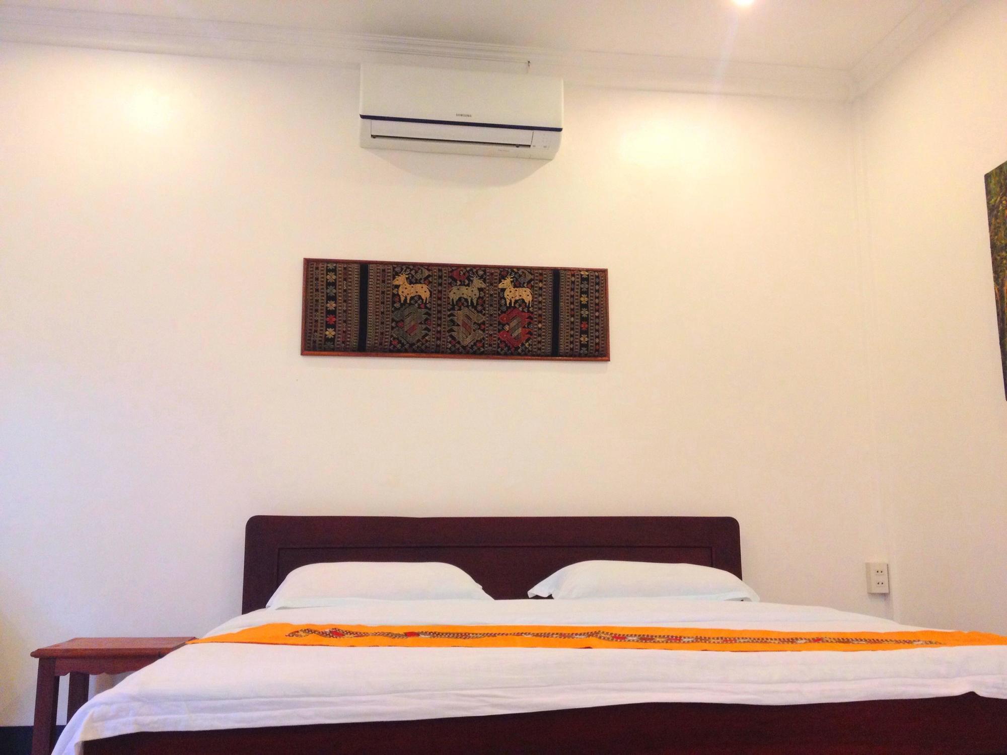 ลานิส เฮาส์ บาย เดอะ พอนด์ Hotel เวียงจันทน์ ภายนอก รูปภาพ