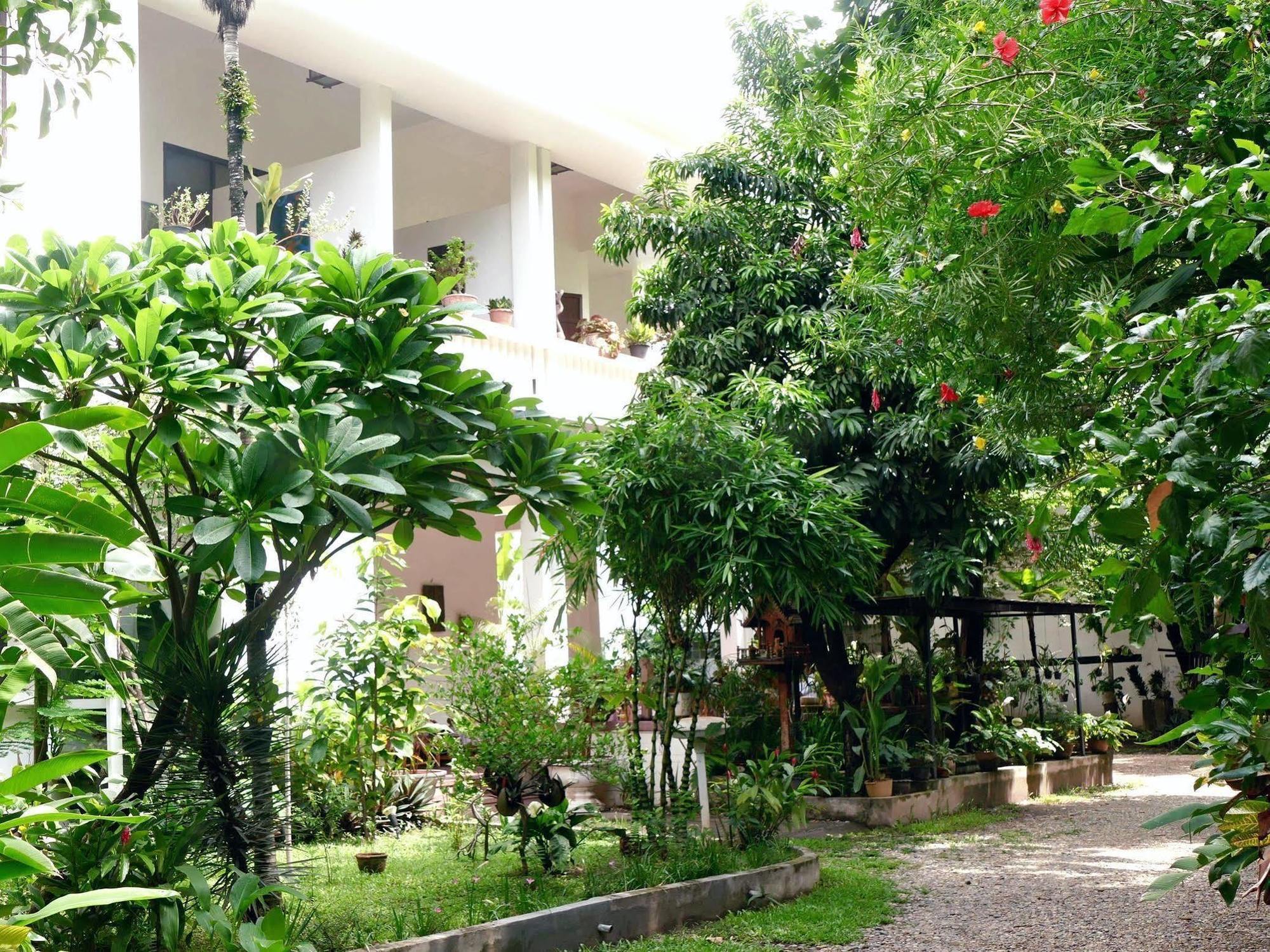 ลานิส เฮาส์ บาย เดอะ พอนด์ Hotel เวียงจันทน์ ภายนอก รูปภาพ