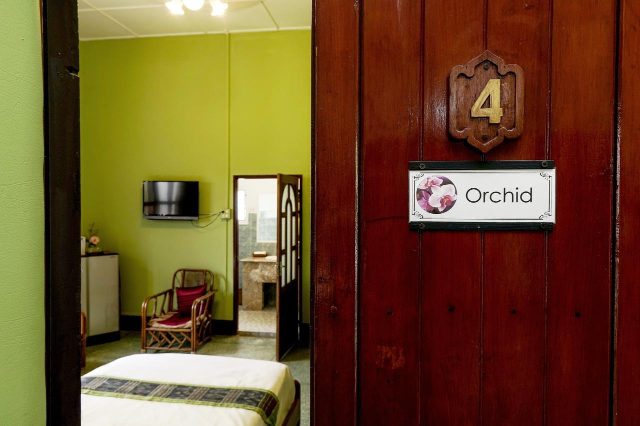 ลานิส เฮาส์ บาย เดอะ พอนด์ Hotel เวียงจันทน์ ภายนอก รูปภาพ